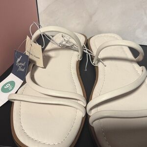 Universal Thread Women's White Sandals